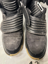 Load image into Gallery viewer, Men’s 13 Shoes
