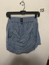 Load image into Gallery viewer, Women’s XL Gap Shorts
