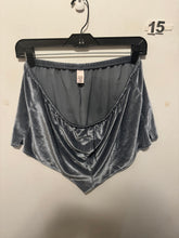 Load image into Gallery viewer, Women’s XL Grey Shorts
