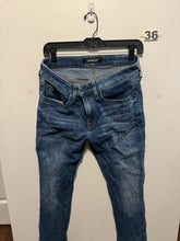 Load image into Gallery viewer, Men’s 32 Express Jeans
