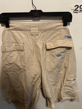 Load image into Gallery viewer, Men’s 38 Columbia Shorts
