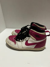 Load image into Gallery viewer, Girls 3Y Nike Shoes
