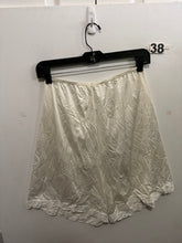 Load image into Gallery viewer, Women’s XL Vanity Fair Shorts
