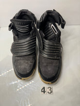 Load image into Gallery viewer, Men’s 13 Shoes
