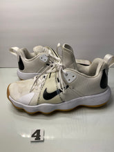 Load image into Gallery viewer, Shoes Size 11 Nike
