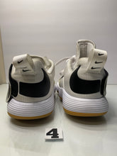 Load image into Gallery viewer, Shoes Size 11 Nike
