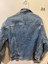 Load image into Gallery viewer, Women’s M Gap Jean Jacket
