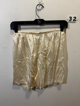 Load image into Gallery viewer, Women’s S Cabernet Shorts
