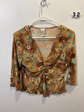 Load image into Gallery viewer, Women’s M Finesse Shirt
