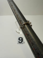 Load image into Gallery viewer, Multicolored Flower Ring
