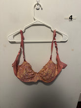 Load image into Gallery viewer, Women’s 38DD Victorias Secret Bra

