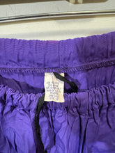 Load image into Gallery viewer, Women’s 10 Purple Pants
