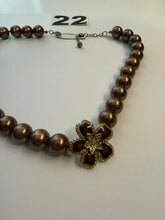 Load image into Gallery viewer, Brown Flower Necklace

