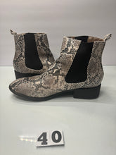 Load image into Gallery viewer, Forever 21 Size 10 Shoes
