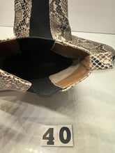 Load image into Gallery viewer, Forever 21 Size 10 Shoes

