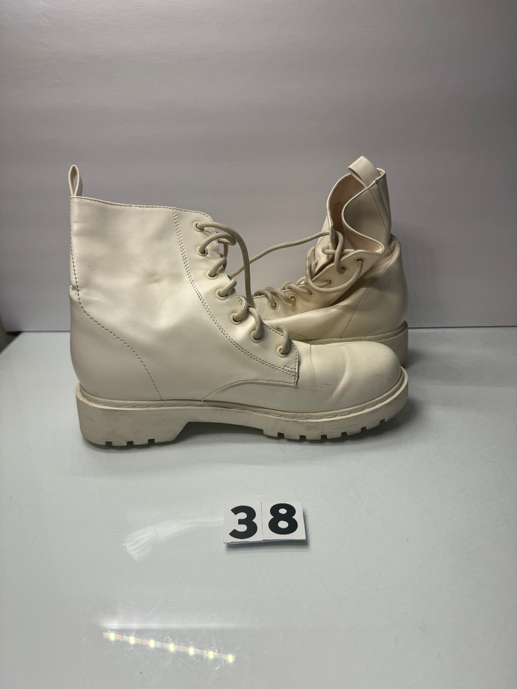 White Boots / Size 10 Shoes