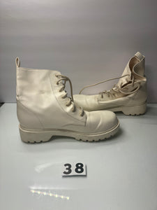 White Boots / Size 10 Shoes