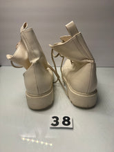 Load image into Gallery viewer, White Boots / Size 10 Shoes
