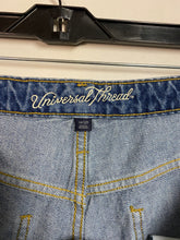Load image into Gallery viewer, Women’s 14 Universal Thread Jeans
