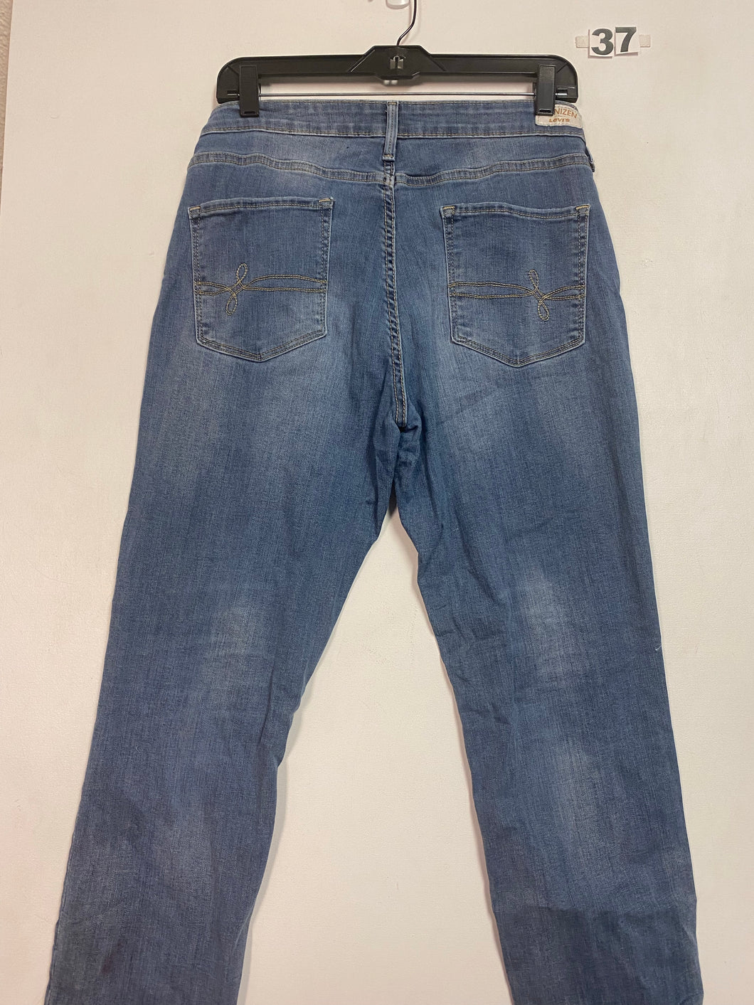 Women’s 12 Levis Jeans
