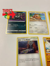 Load image into Gallery viewer, 5 Pokémon Cards
