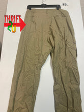 Load image into Gallery viewer, Mens 42/30 Wrangler Cargo Pants
