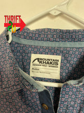 Load image into Gallery viewer, Mens M Mountain Khakis Shirt

