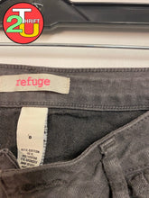 Load image into Gallery viewer, Womens 0 Refuge Jeans
