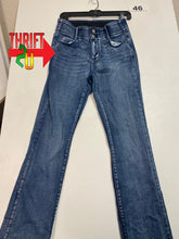 Load image into Gallery viewer, Womens 10 Apt 9 Jeans
