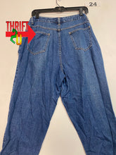 Load image into Gallery viewer, Womens 14 Bill Blass Jeans
