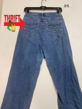 Load image into Gallery viewer, Womens 14 Christopher Banks Jeans
