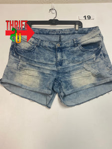 Womens 18 Almost Famous Shorts