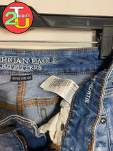 Load image into Gallery viewer, Womens 2 American Eagle Shorts
