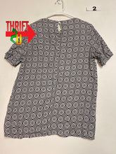 Load image into Gallery viewer, Womens 40 H&amp;m Shirt
