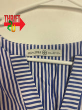 Load image into Gallery viewer, Womens L Signature Shirt
